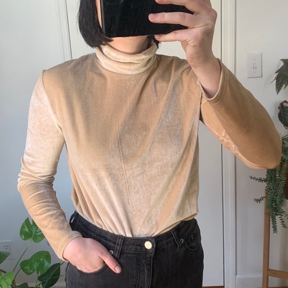 Vintage Tops - beige velvet turtleneck